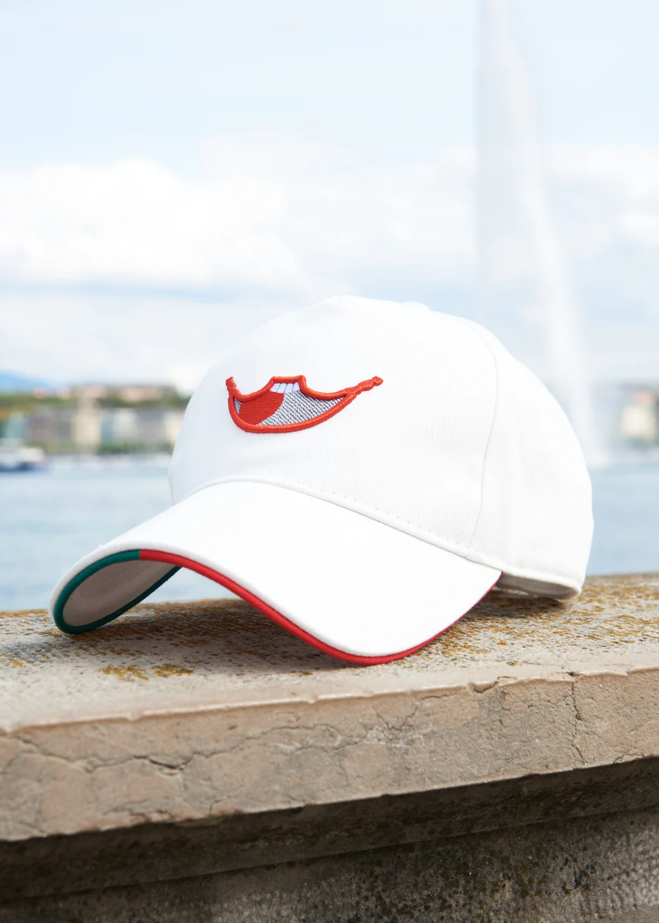 Кепка белая “Джокер”